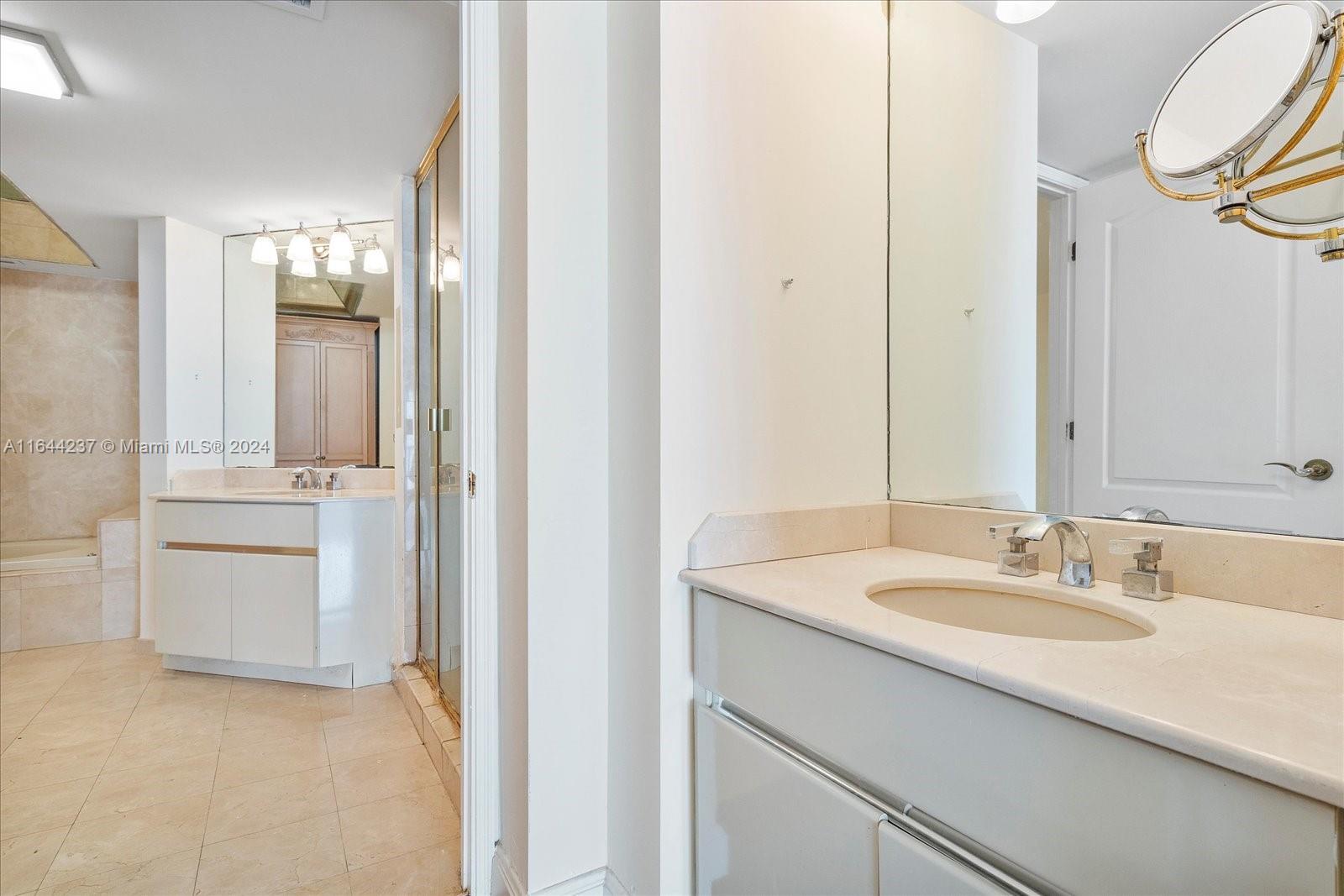 5757 Collins Ave # 2106