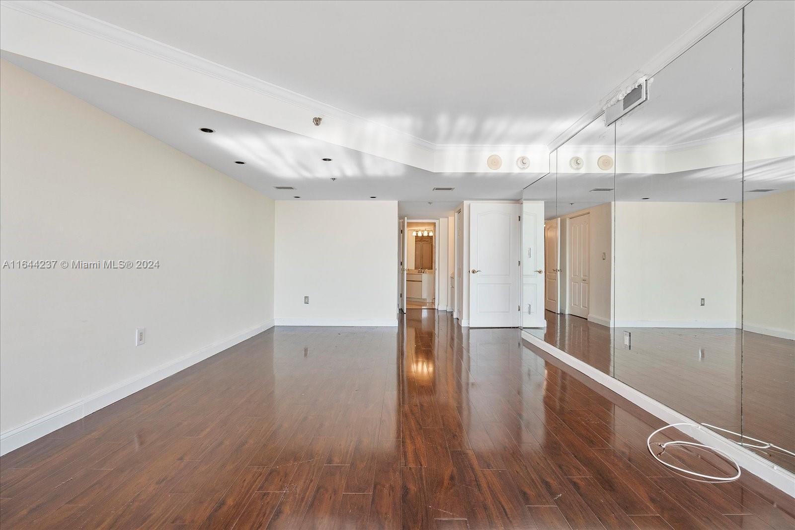 5757 Collins Ave # 2106
