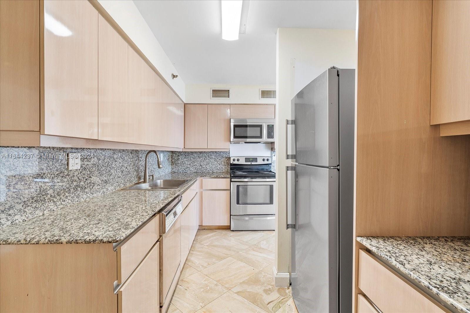 5757 Collins Ave # 2106