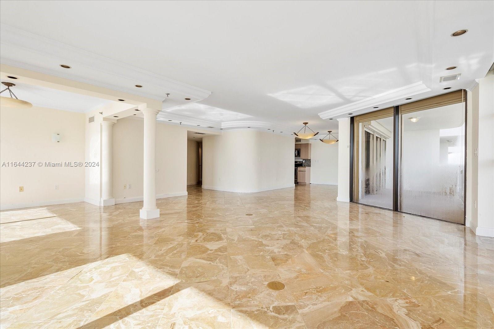5757 Collins Ave # 2106