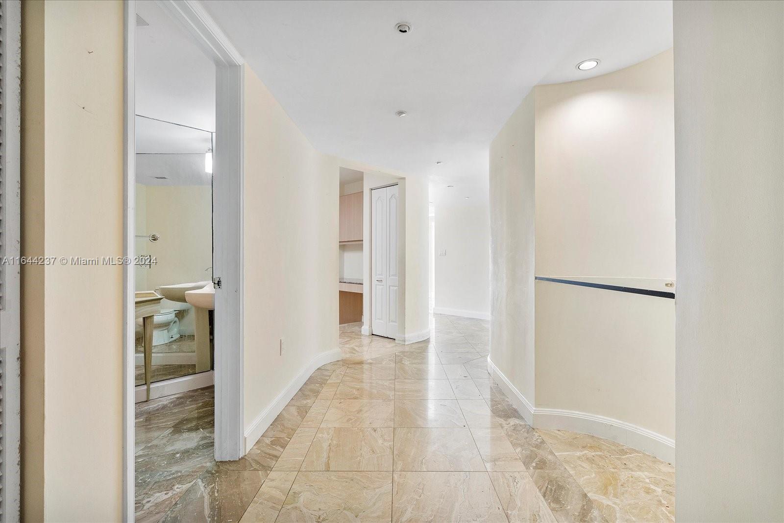 5757 Collins Ave # 2106