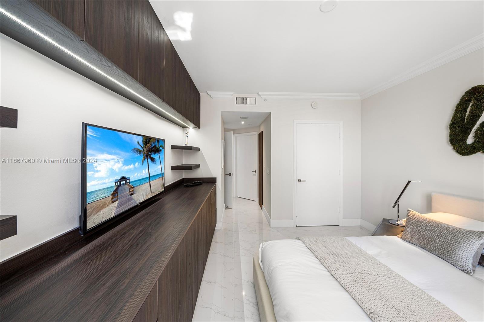 4779 Collins Ave # 1905