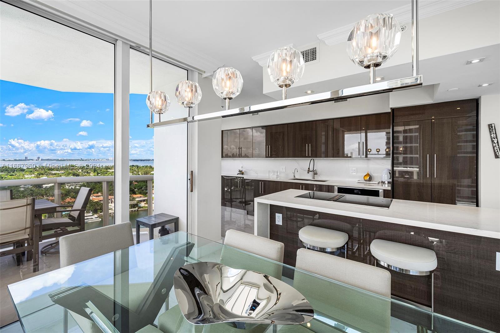 4779 Collins Ave # 1905