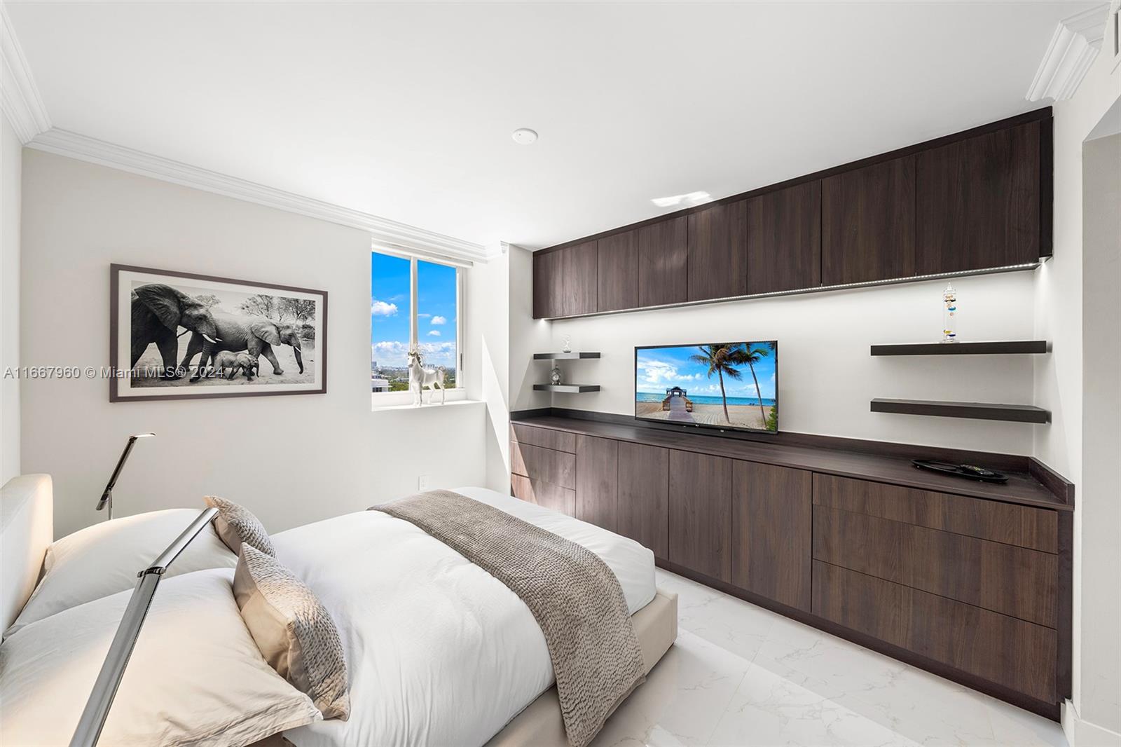 4779 Collins Ave # 1905