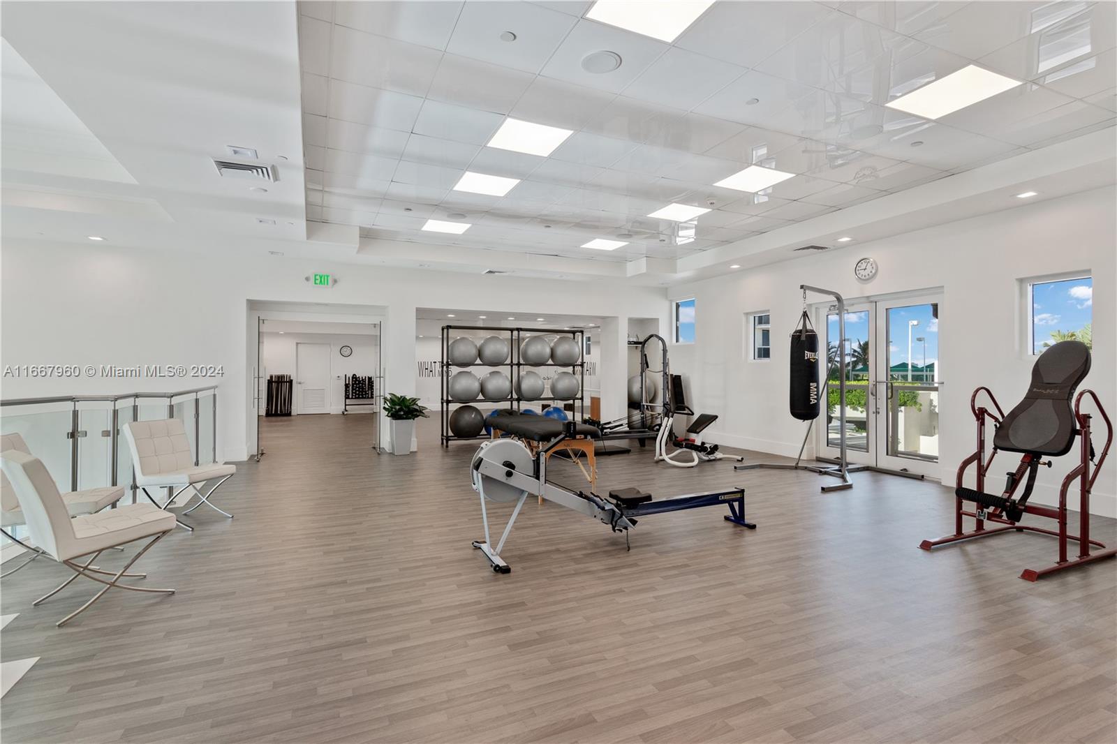 4779 Collins Ave # 1905