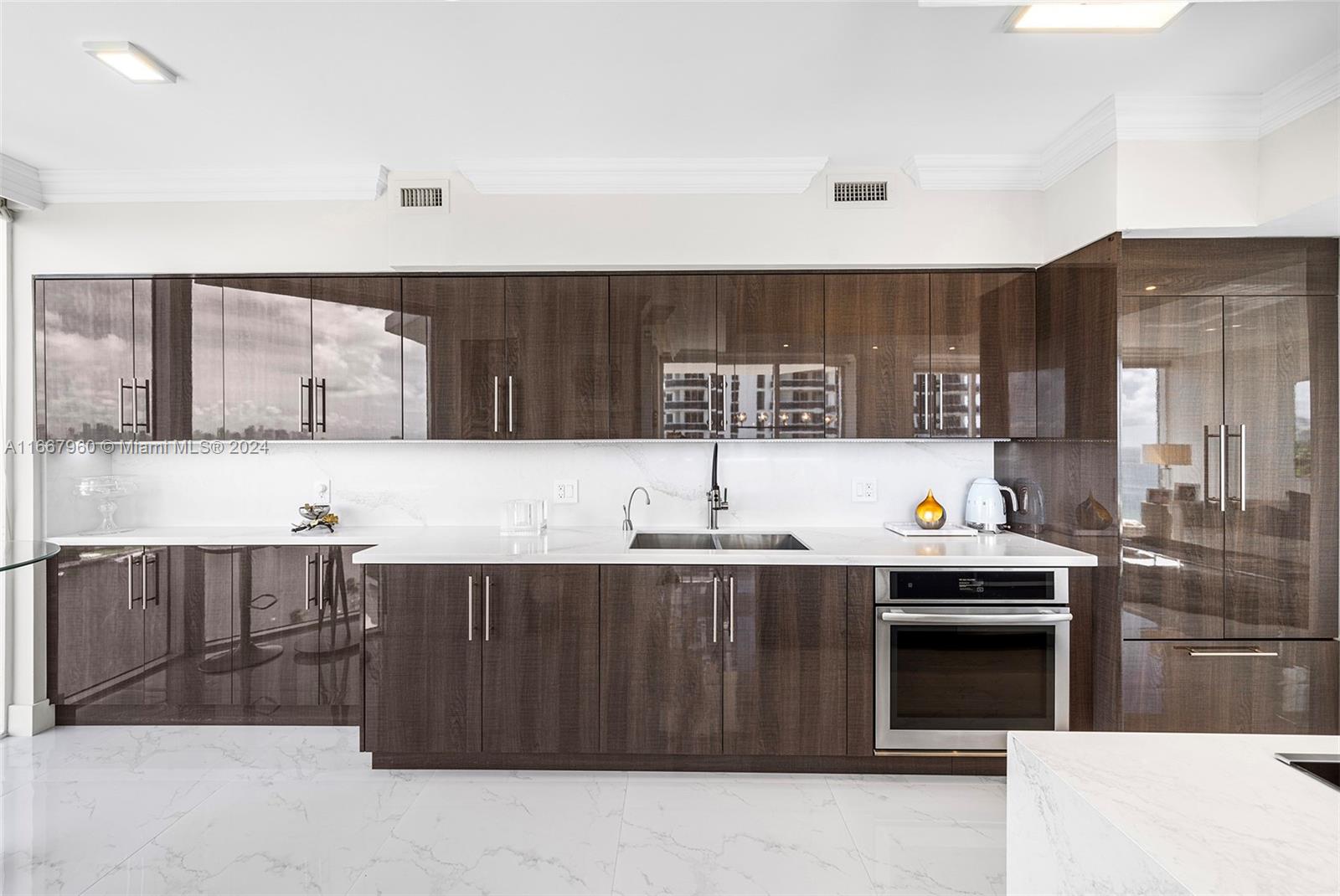 4779 Collins Ave # 1905