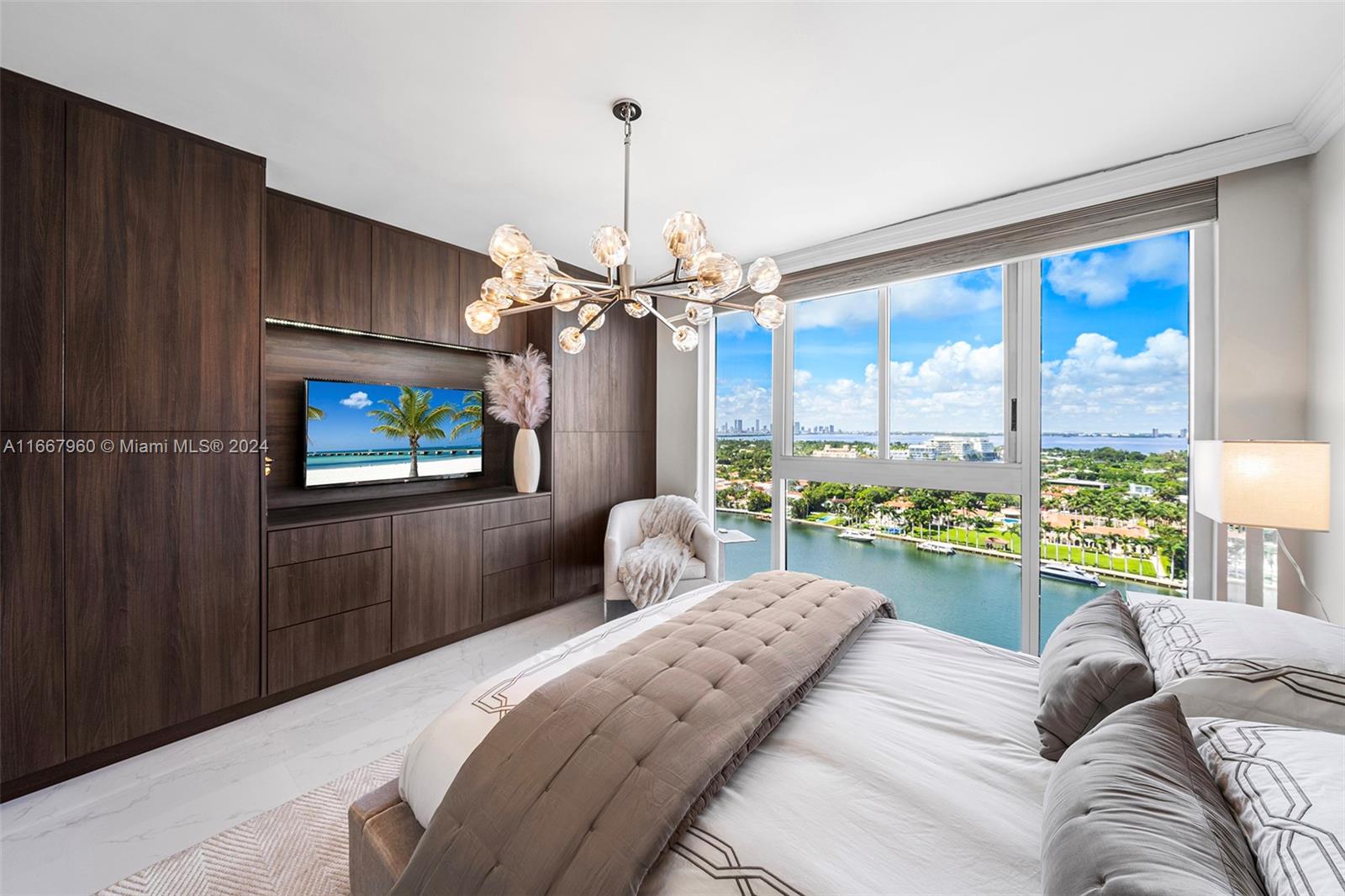 4779 Collins Ave # 1905