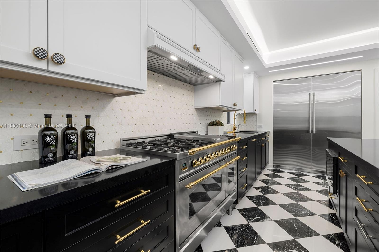 330 W 47th St
