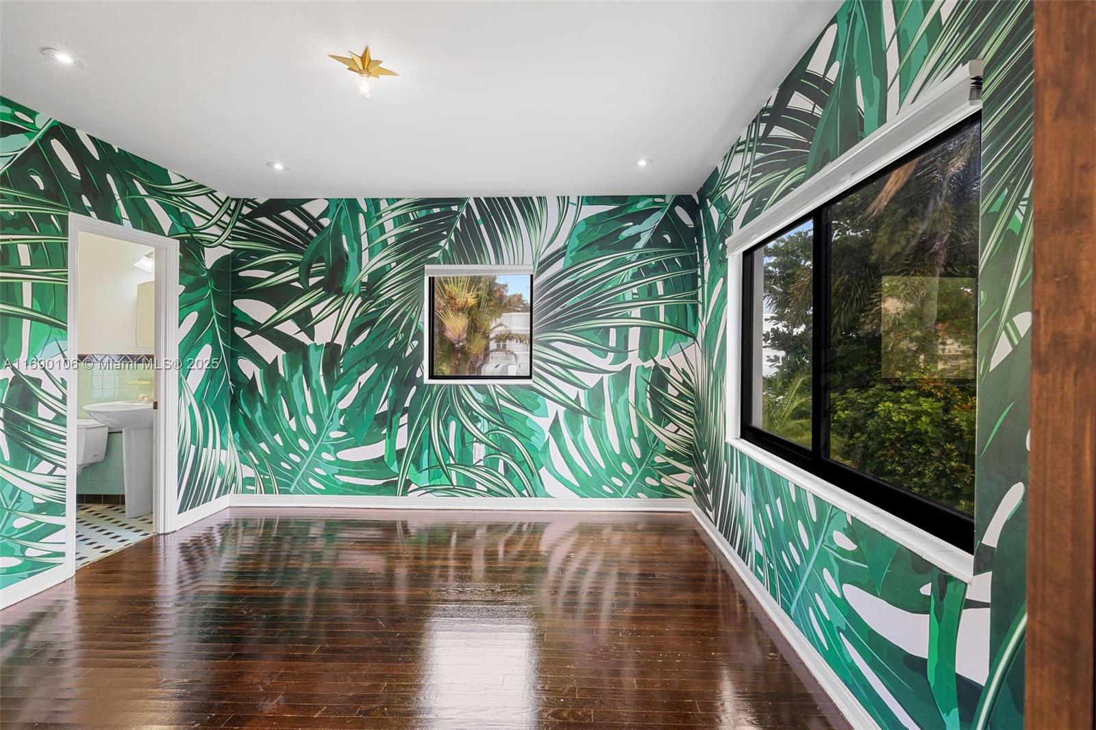 330 W 47th St