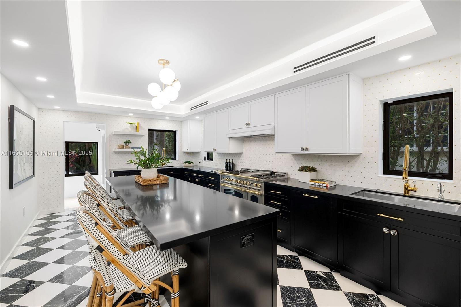 330 W 47th St