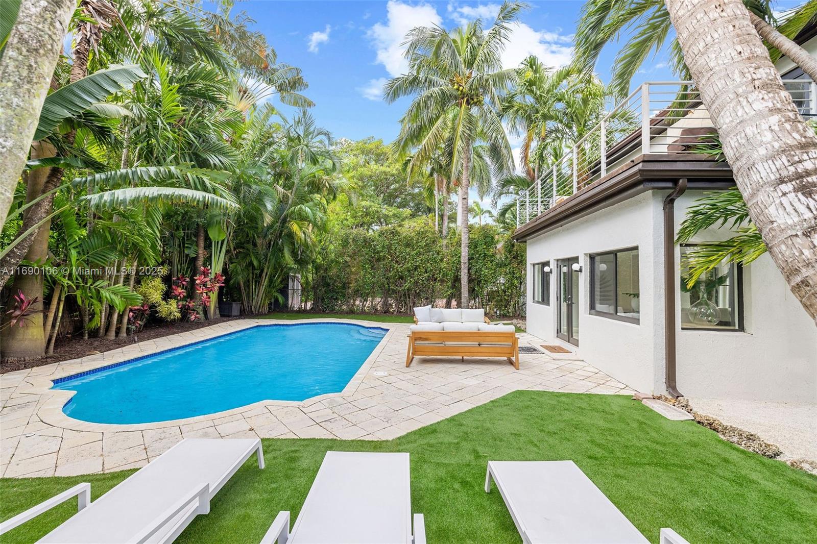 330 W 47th St