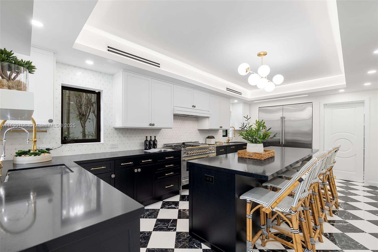 330 W 47th St