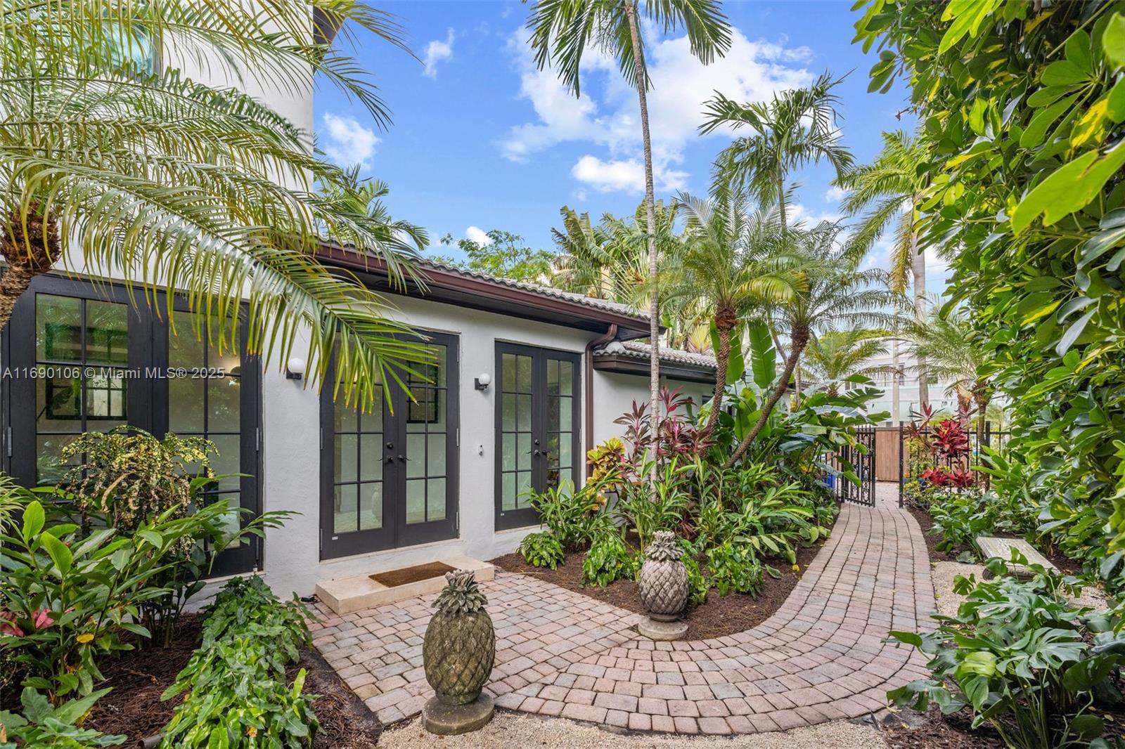 330 W 47th St