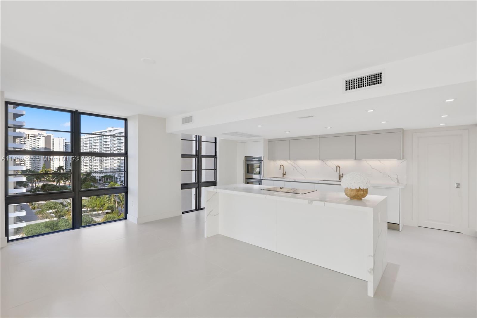 5500 Collins Ave # 802
