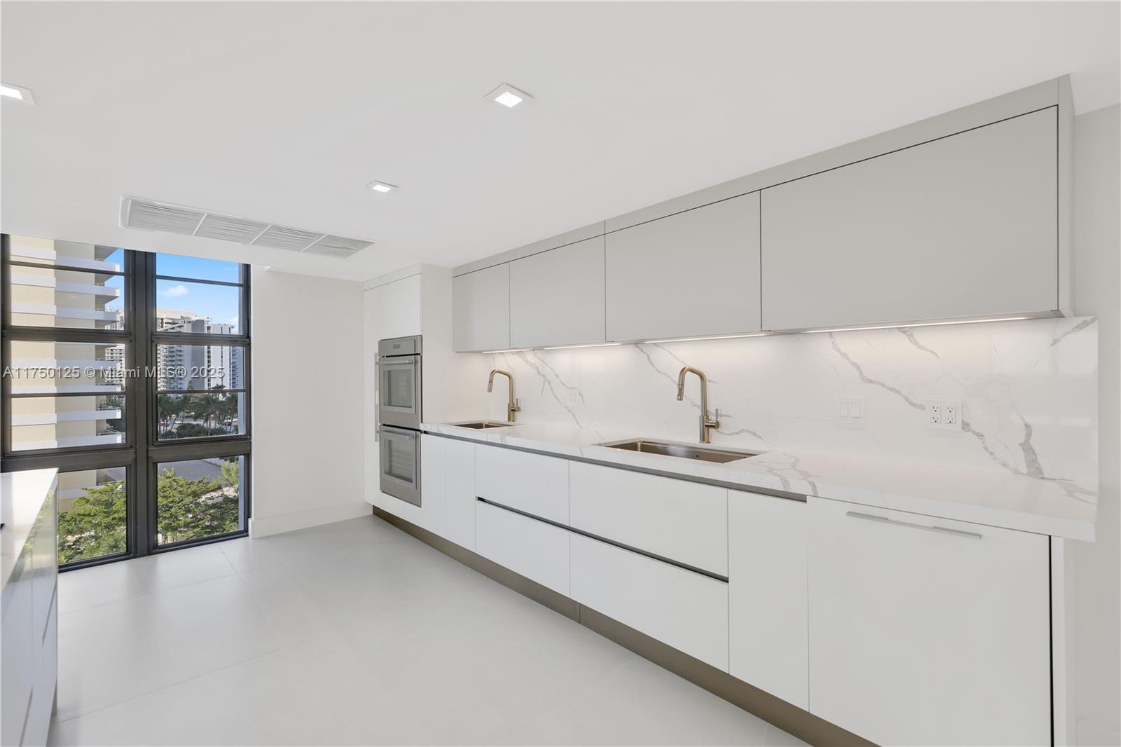 5500 Collins Ave # 802