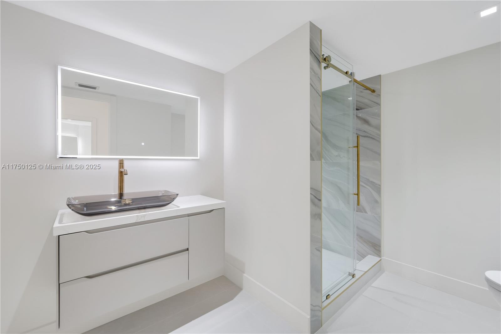 5500 Collins Ave # 802