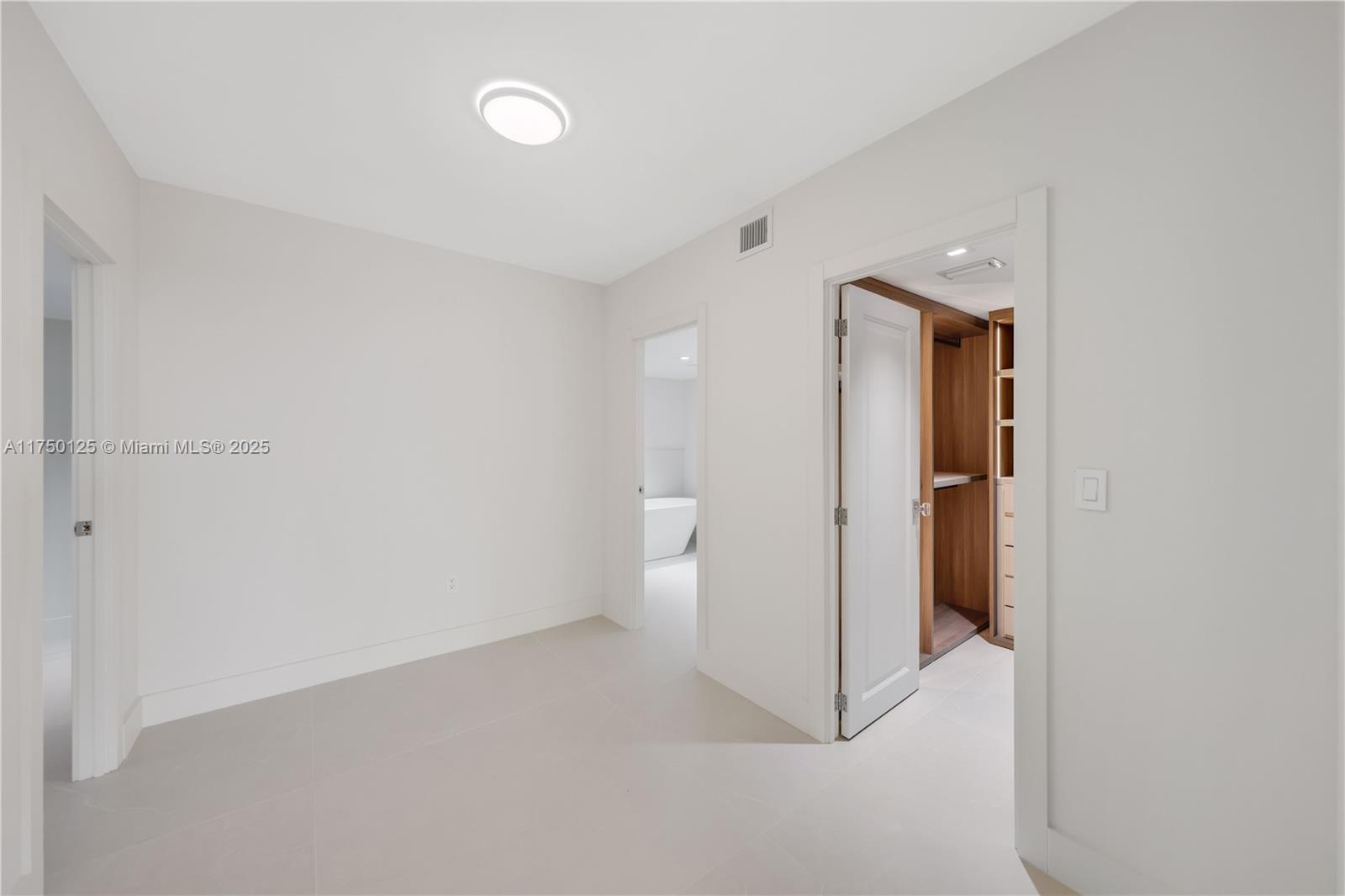 5500 Collins Ave # 802