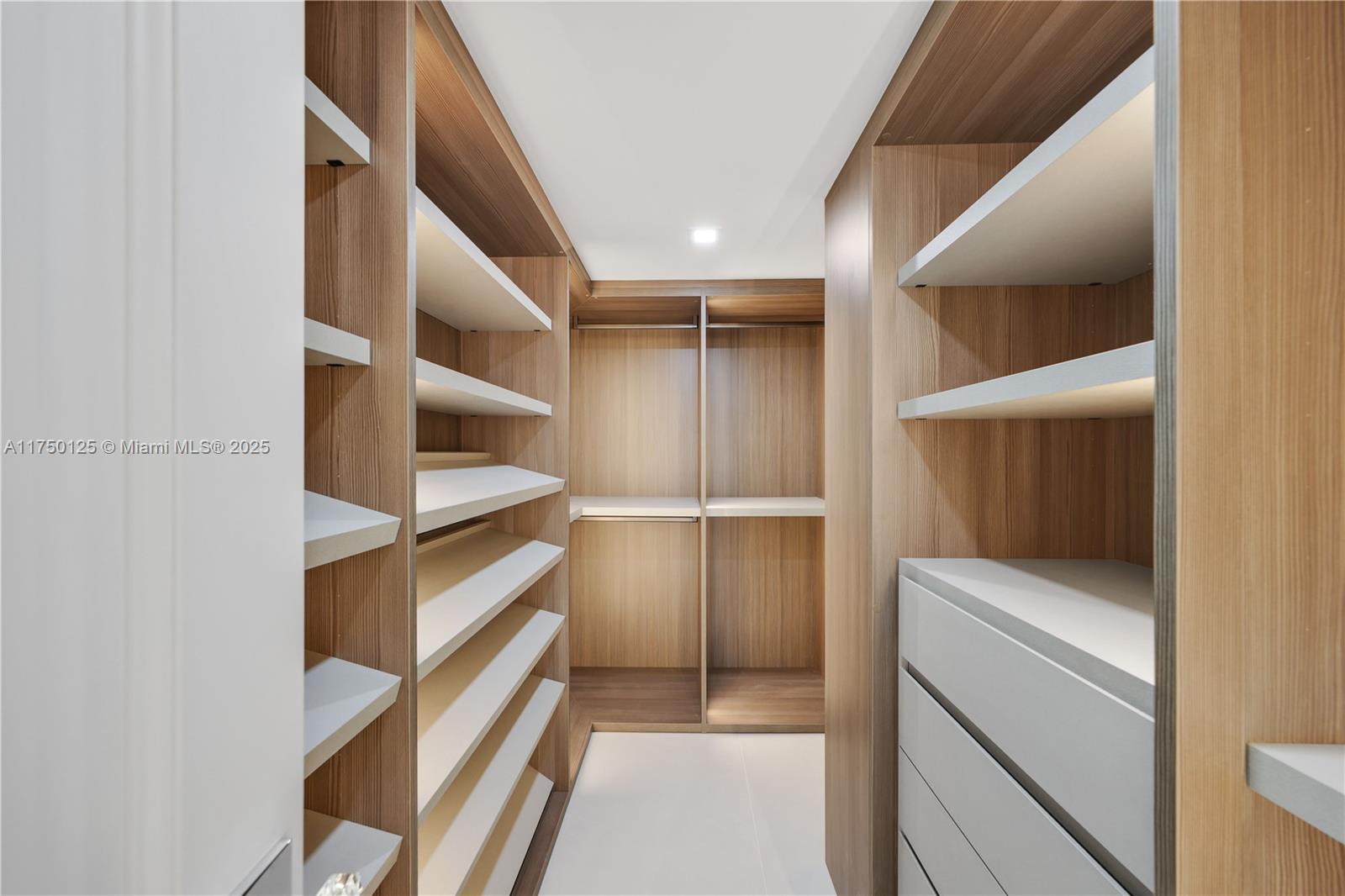 5500 Collins Ave # 802