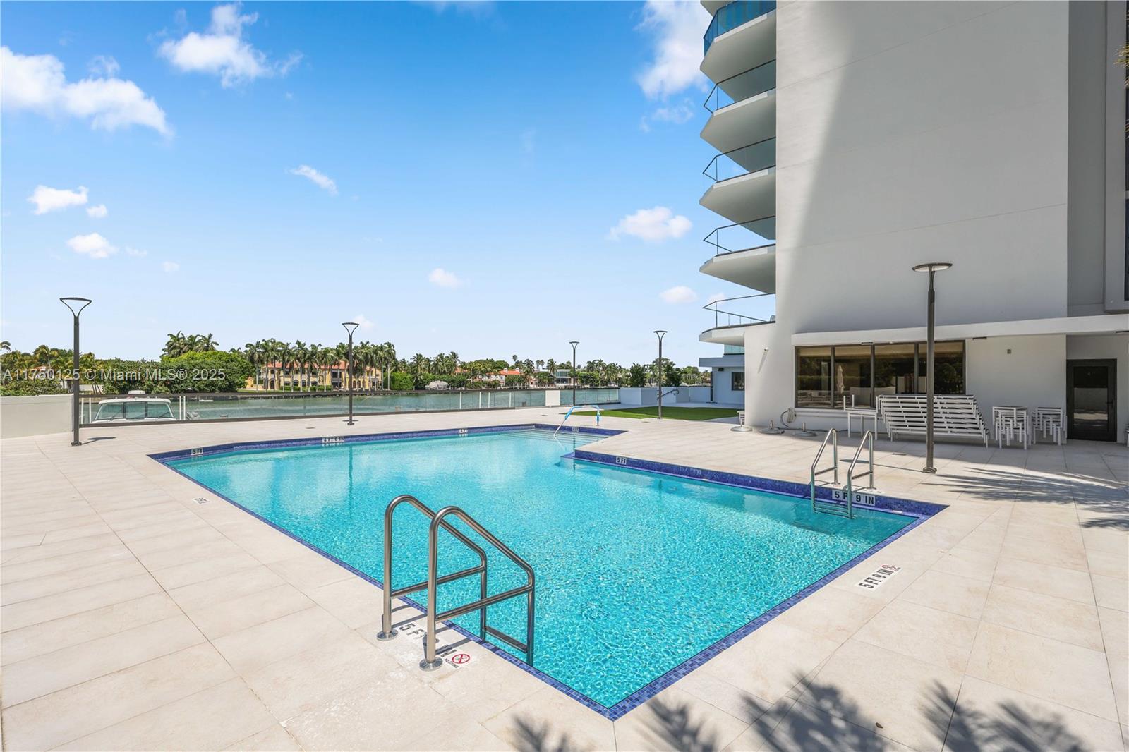 5500 Collins Ave # 802