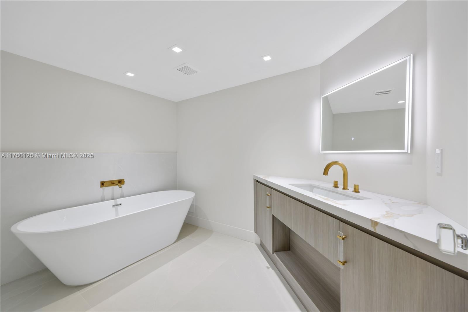 5500 Collins Ave # 802