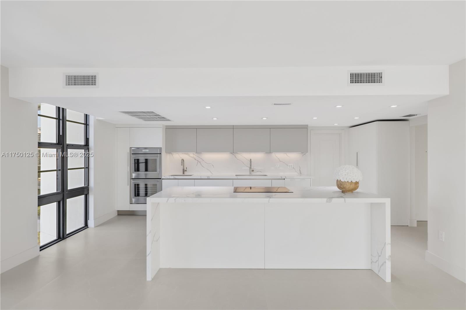 5500 Collins Ave # 802