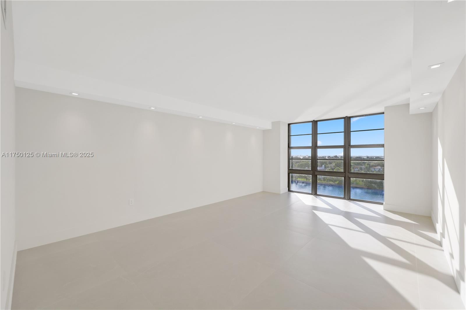 5500 Collins Ave # 802