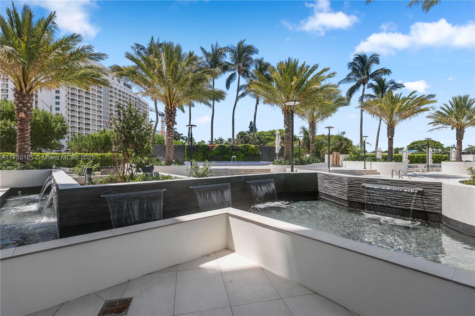 5500 Collins Ave # 802