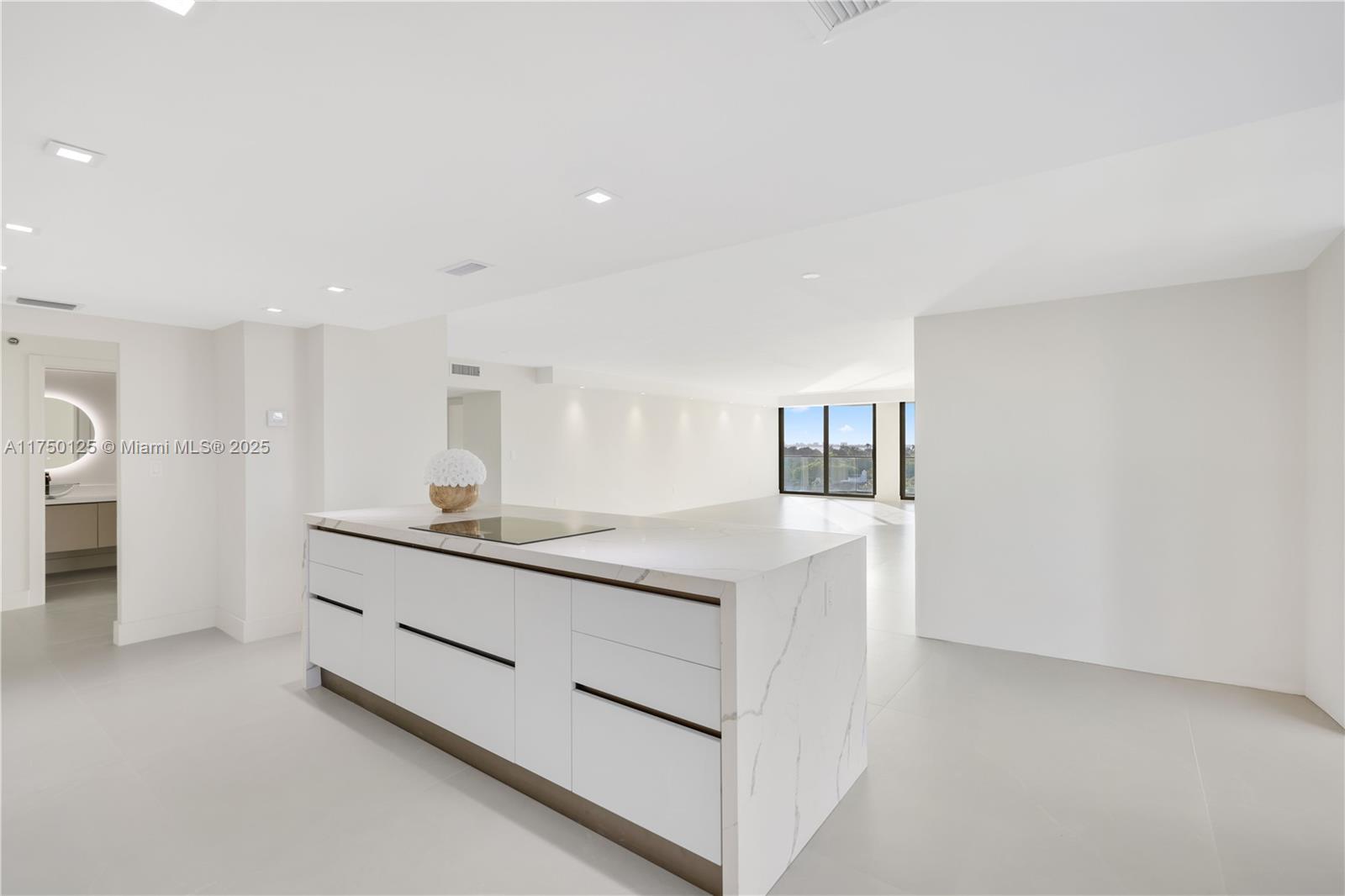 5500 Collins Ave # 802