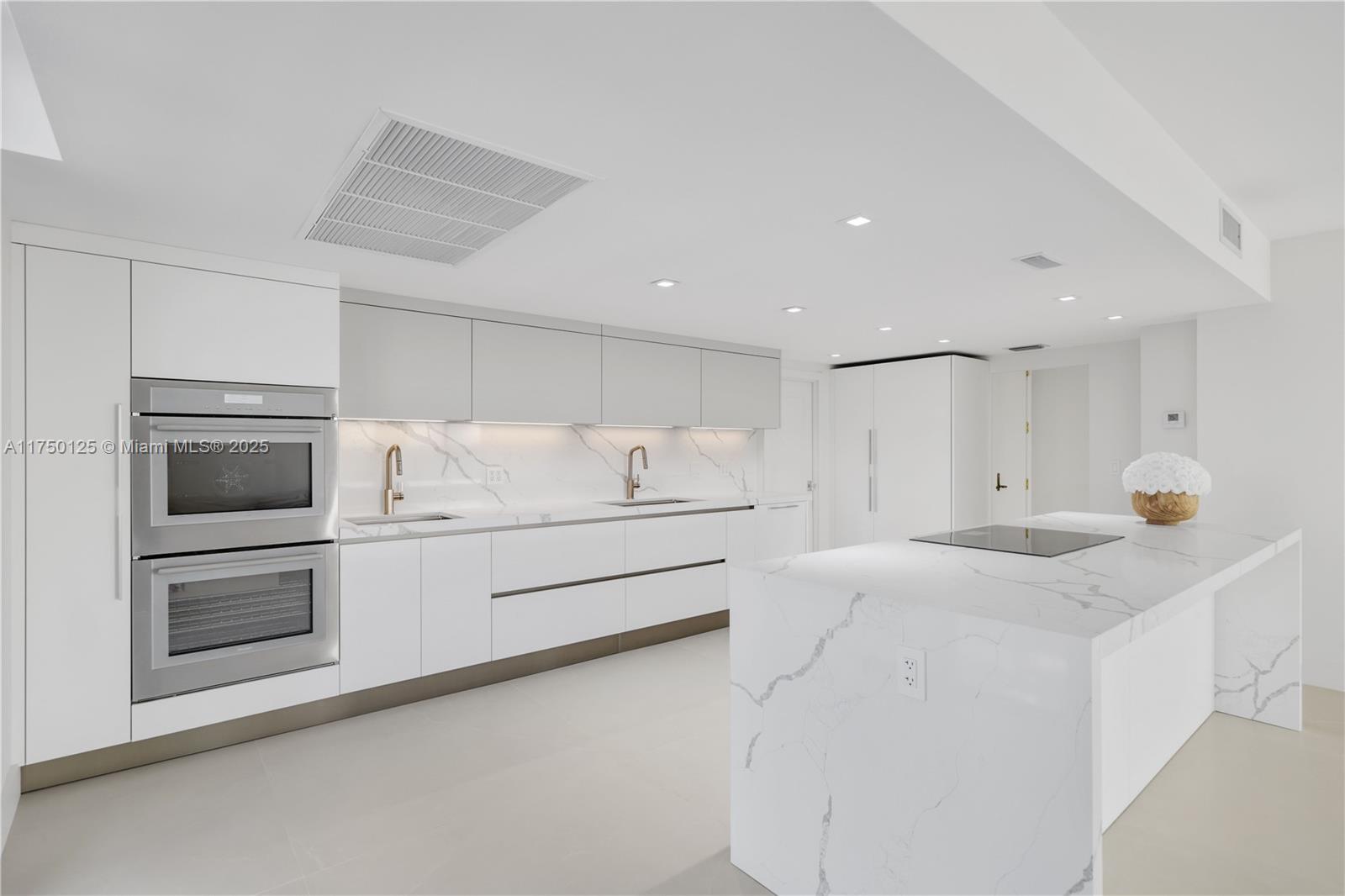 5500 Collins Ave # 802