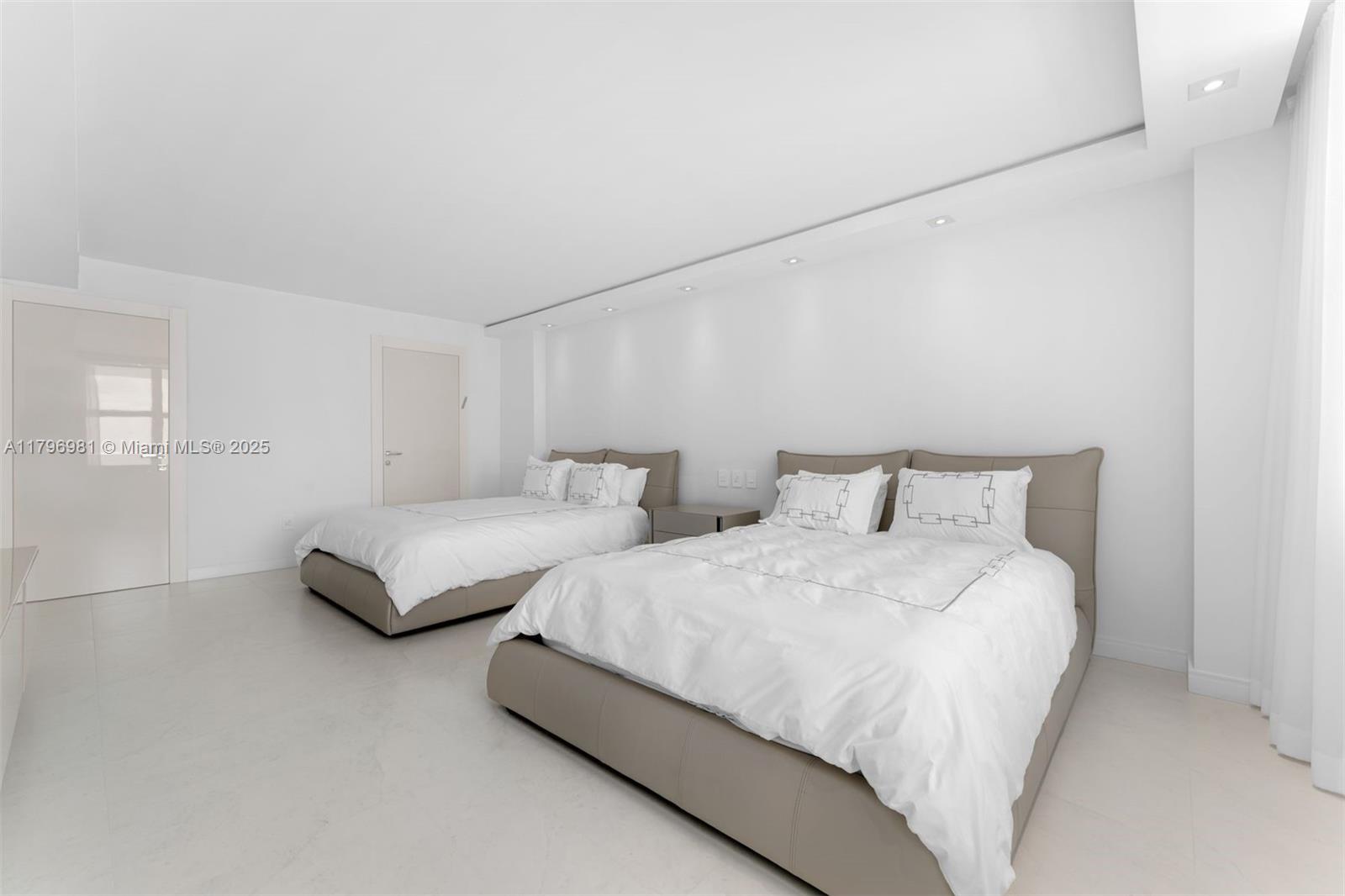 9801 Collins Ave # 17P