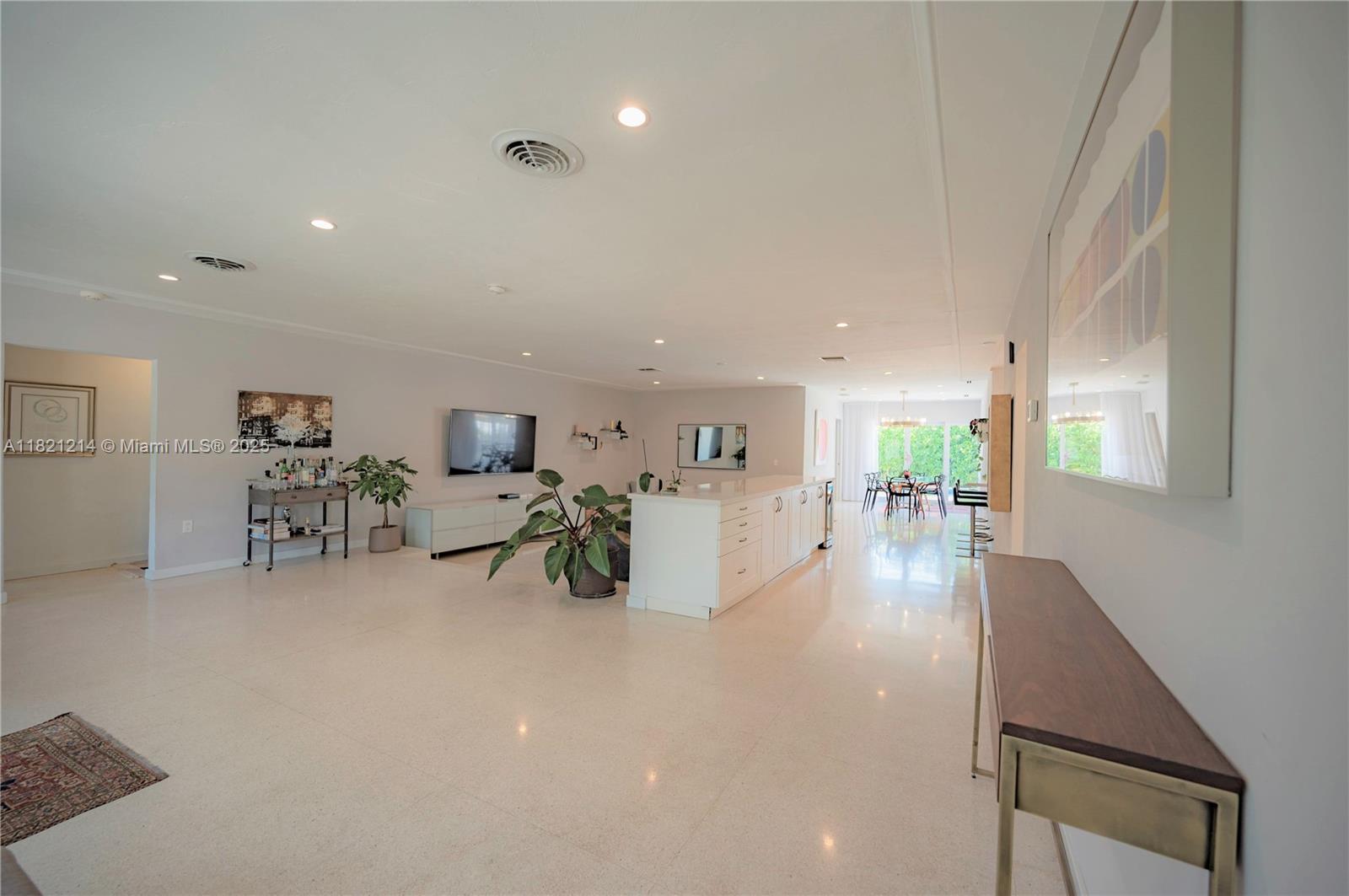 920 W 43rd Ct