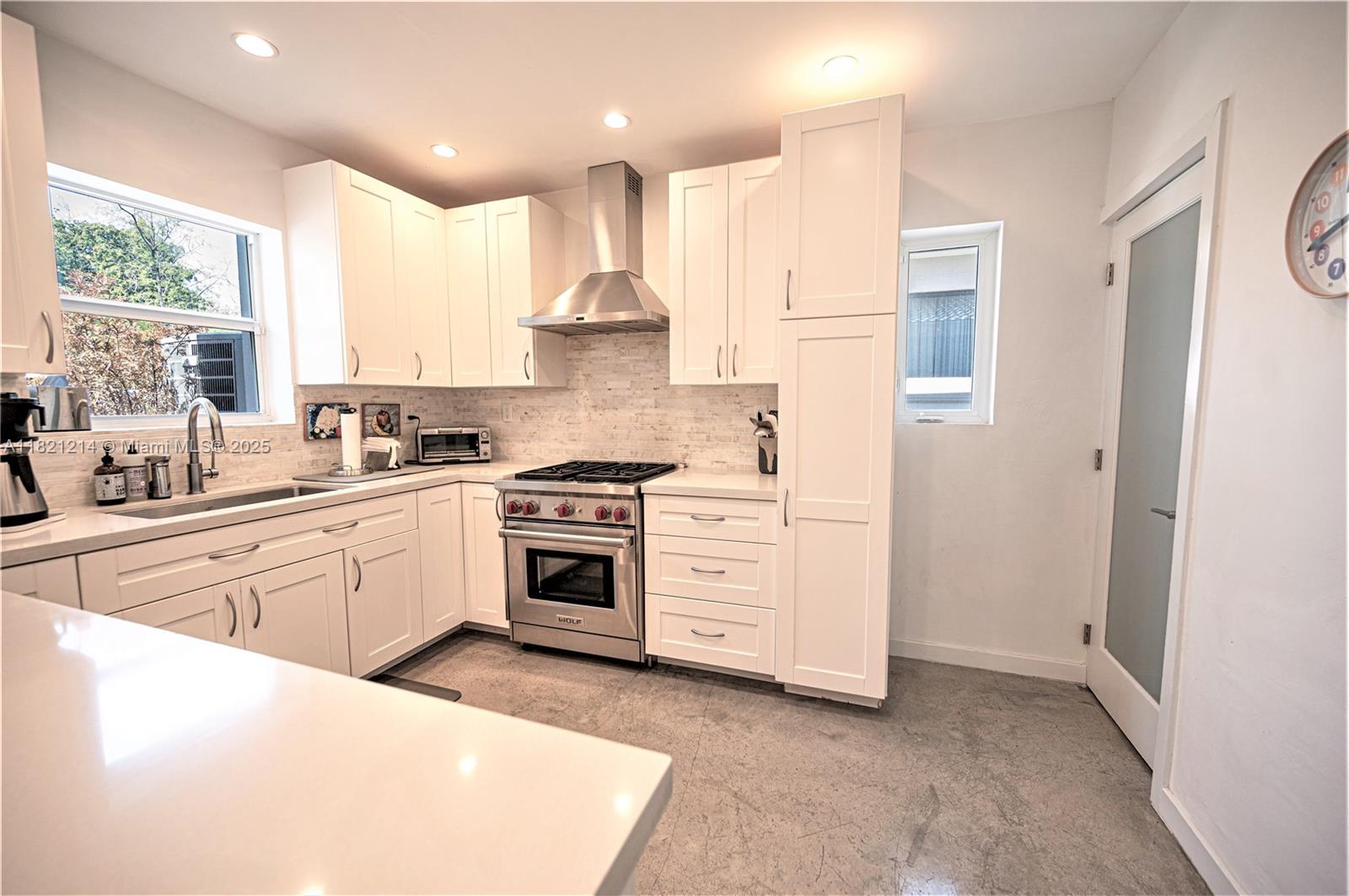 920 W 43rd Ct