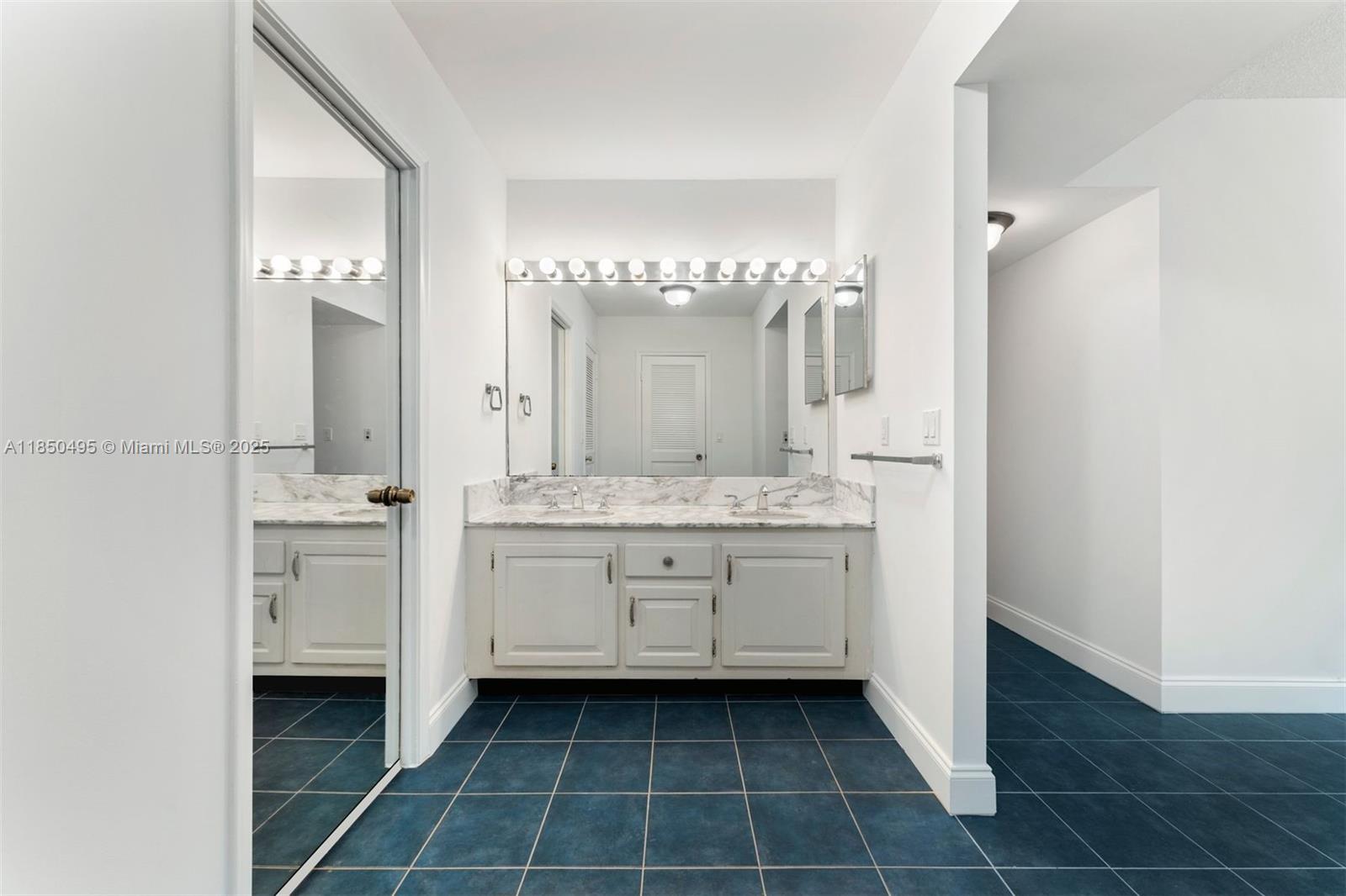 9801 Collins Ave # 18H