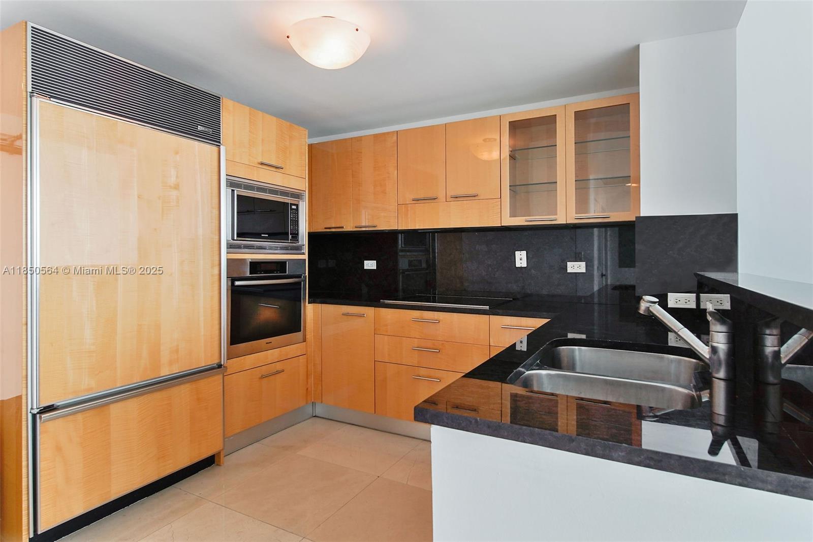 6799 Collins Ave # 1101