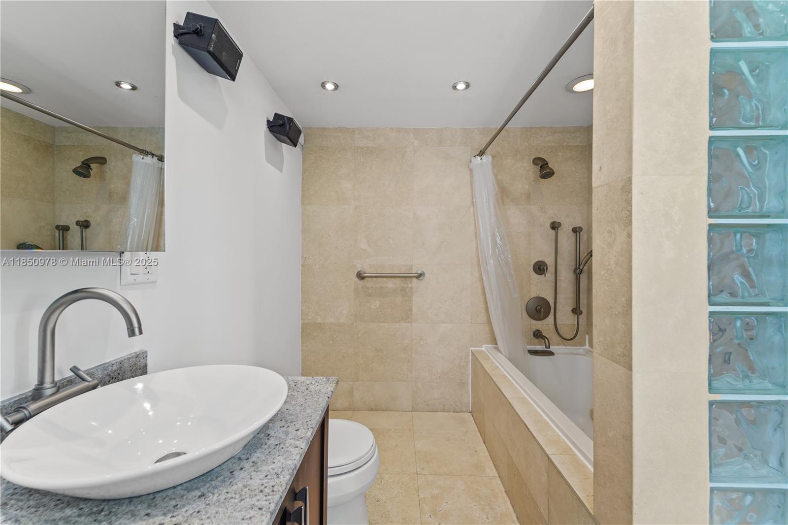 5640 Collins Ave # 7B
