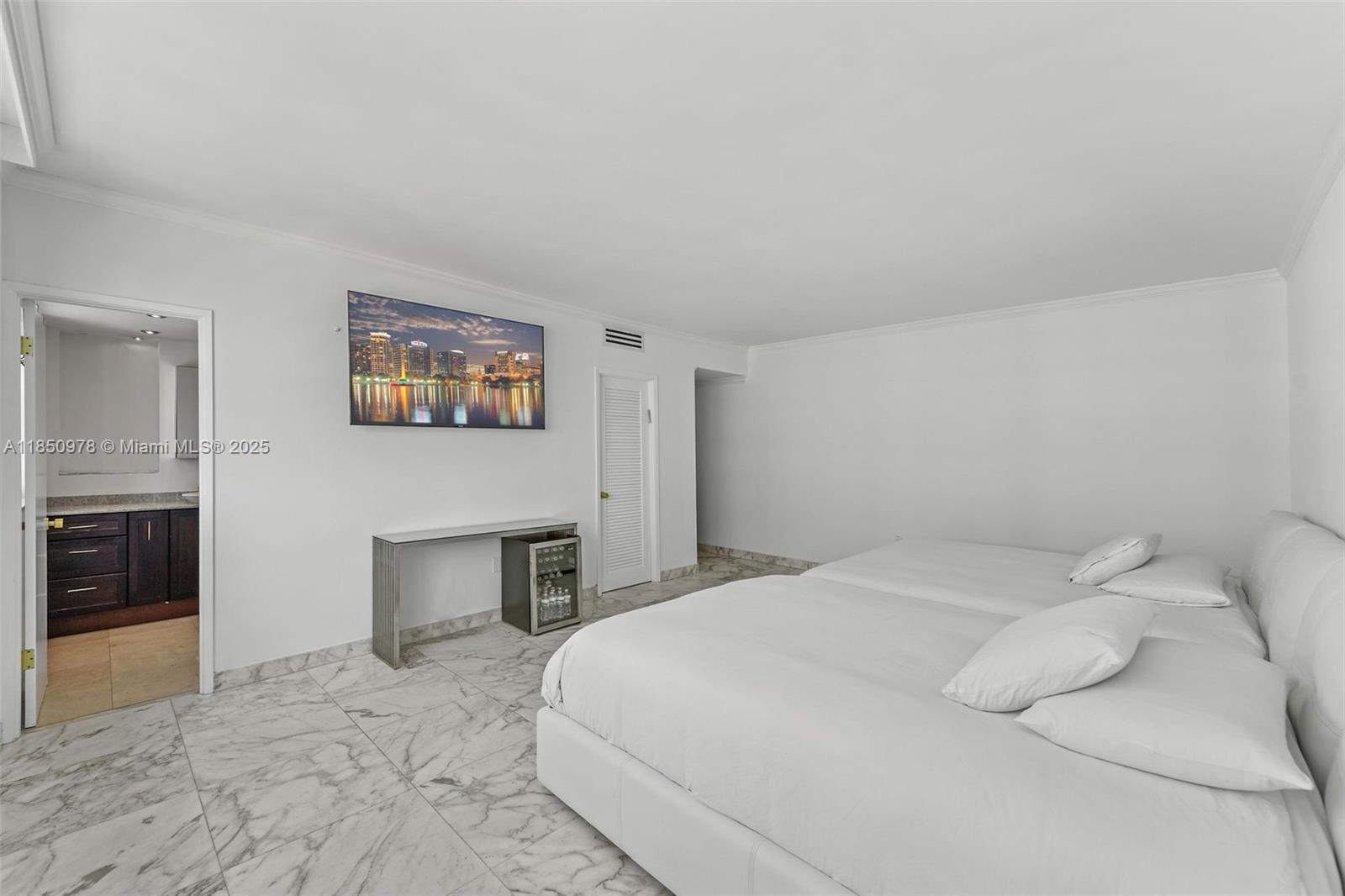 5640 Collins Ave # 7B