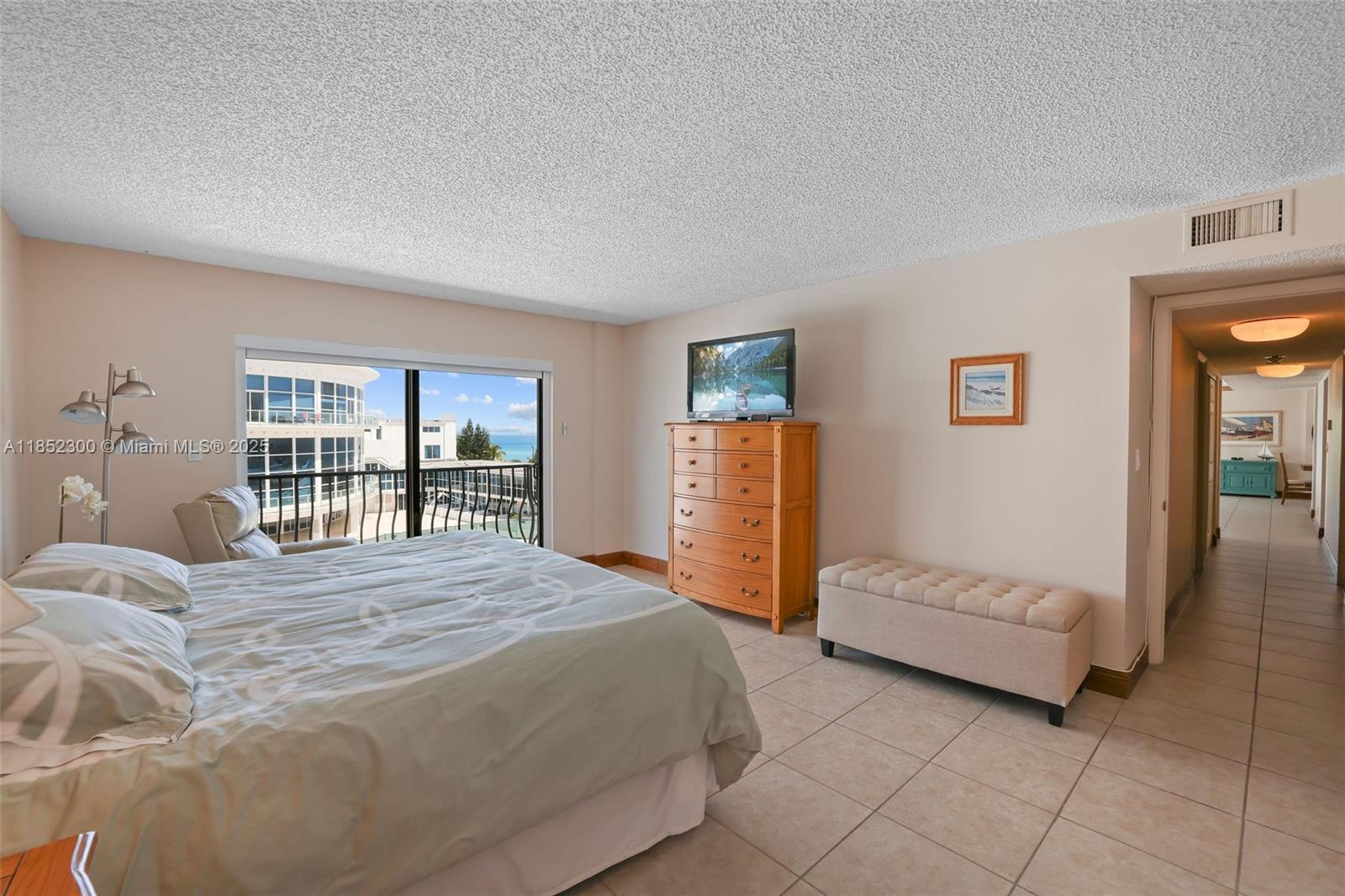 5415 Collins Ave # 407