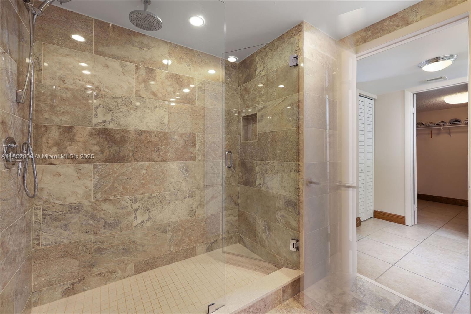 5415 Collins Ave # 407