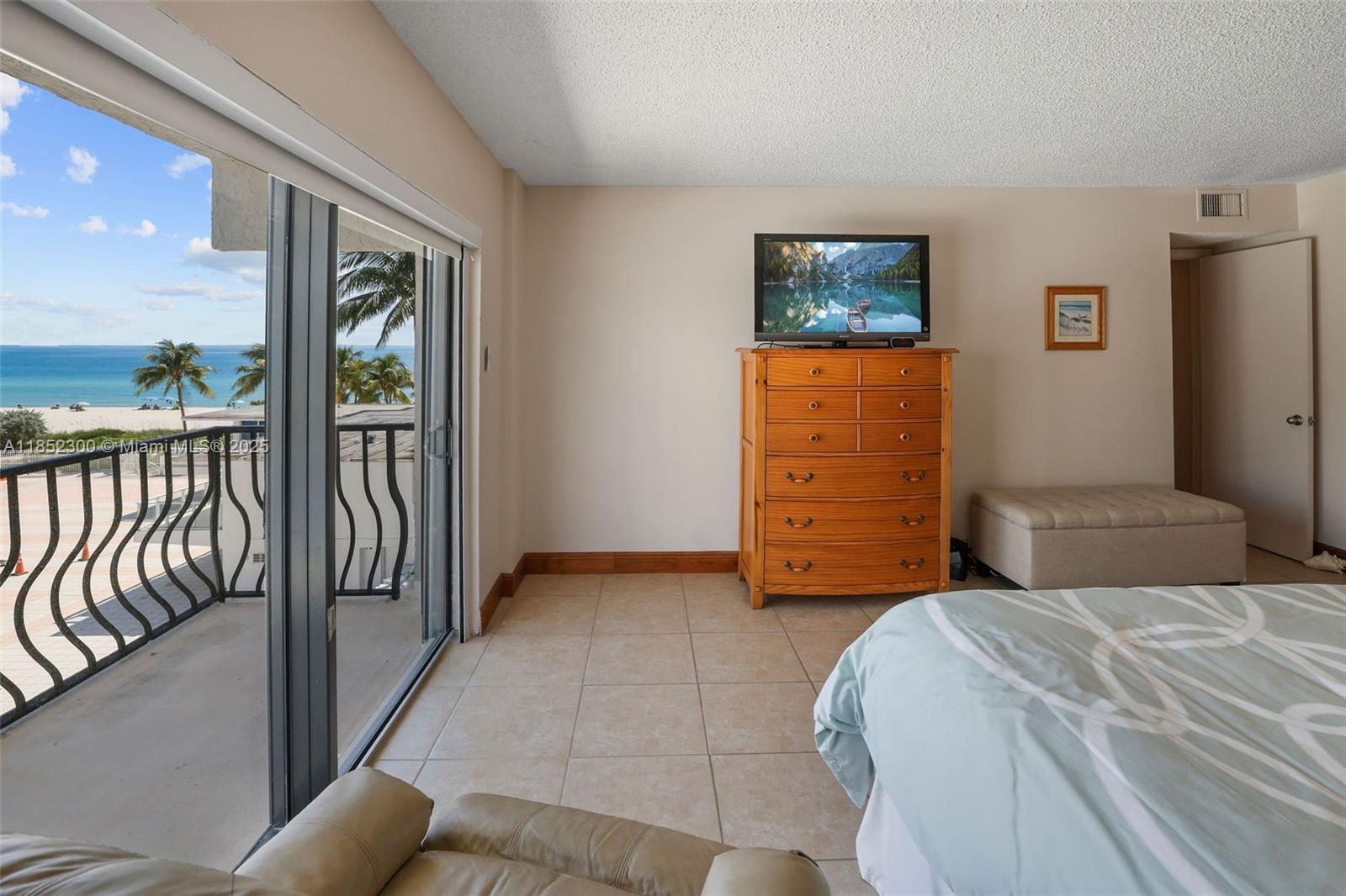 5415 Collins Ave # 407