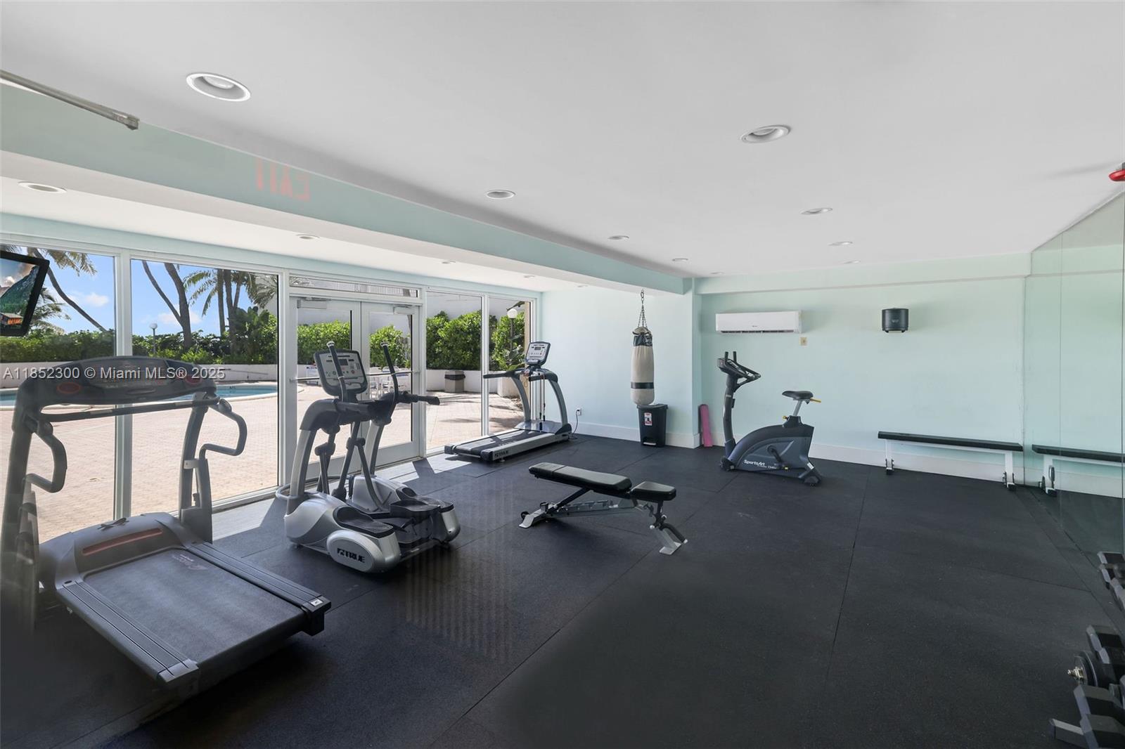 5415 Collins Ave # 407