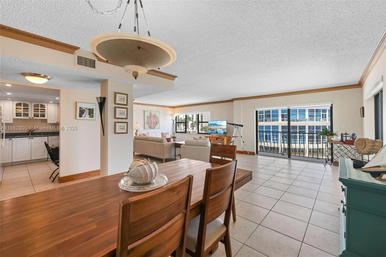 5415 Collins Ave # 407