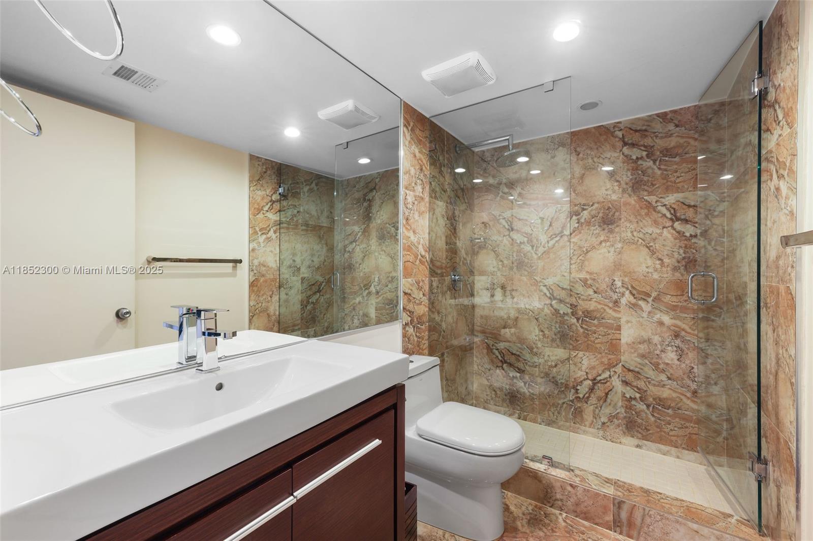 5415 Collins Ave # 407