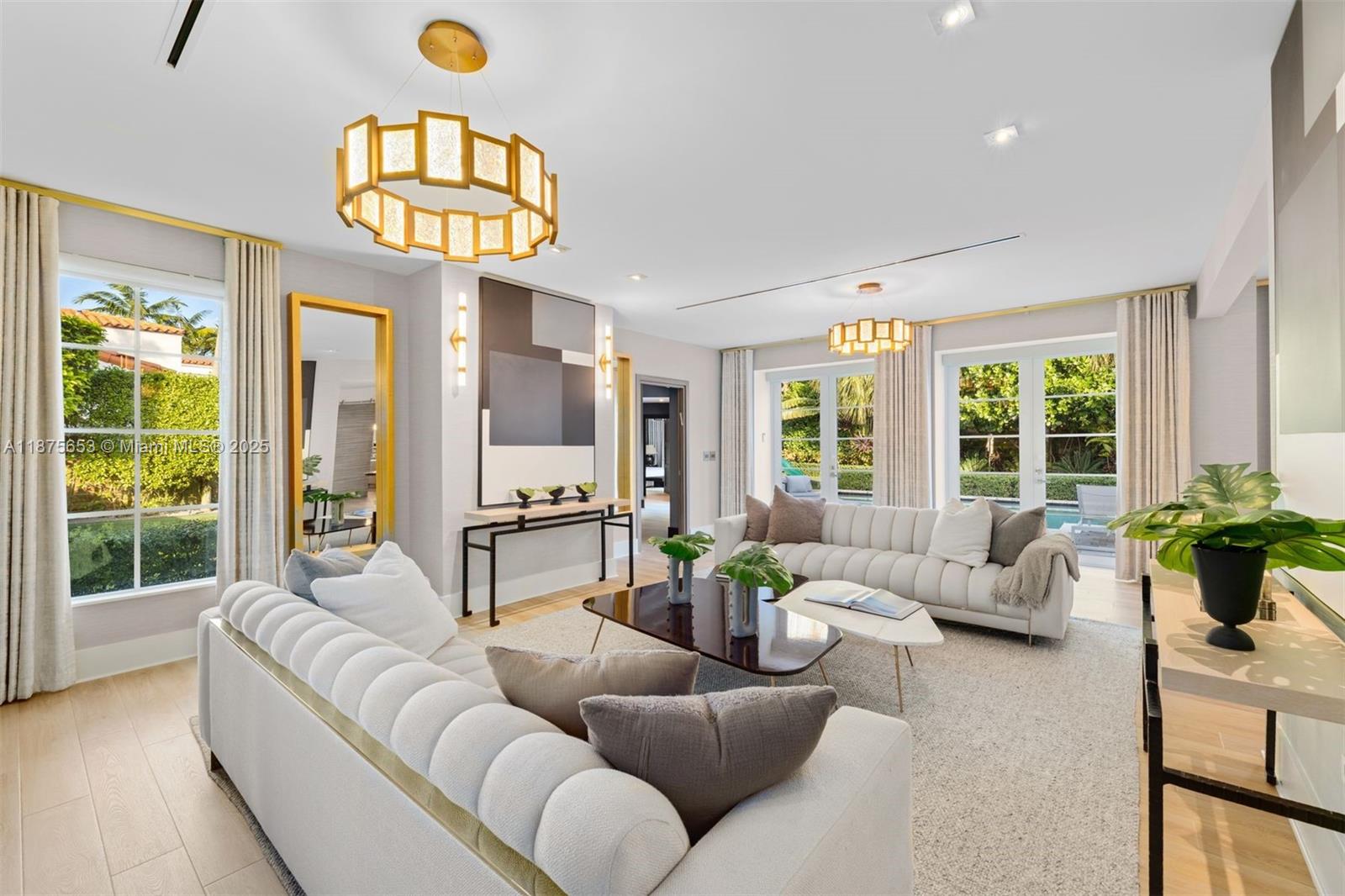 2887 Pine Tree Dr