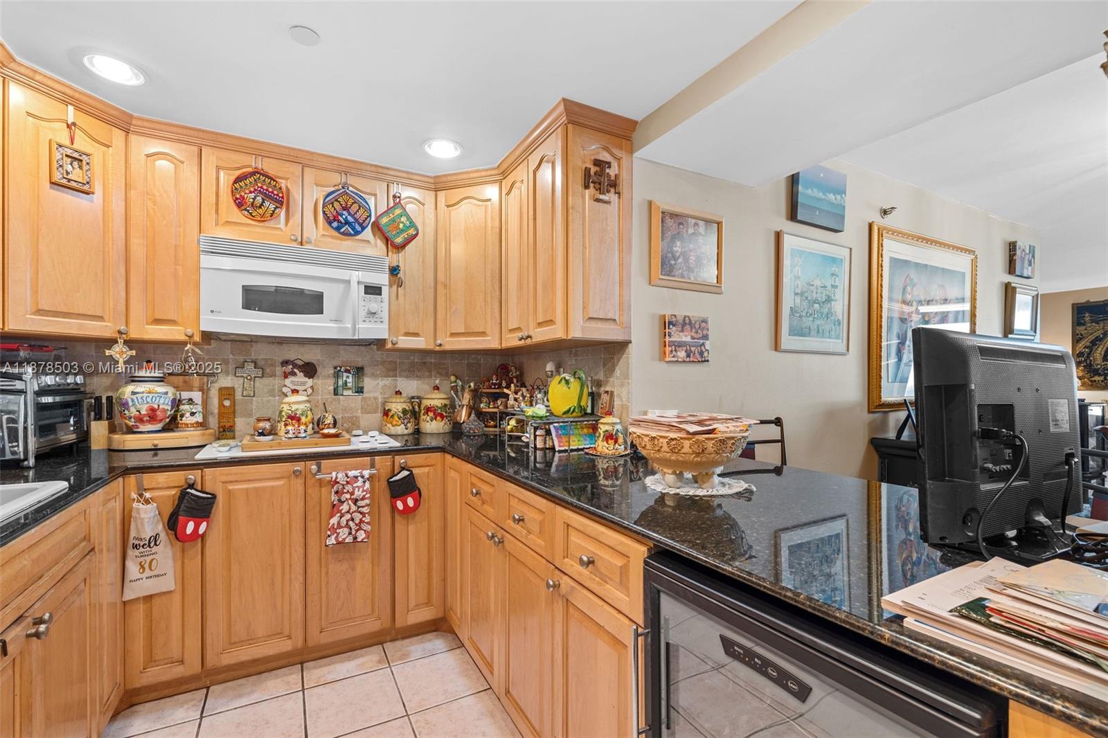 2401 Collins Ave # 1712