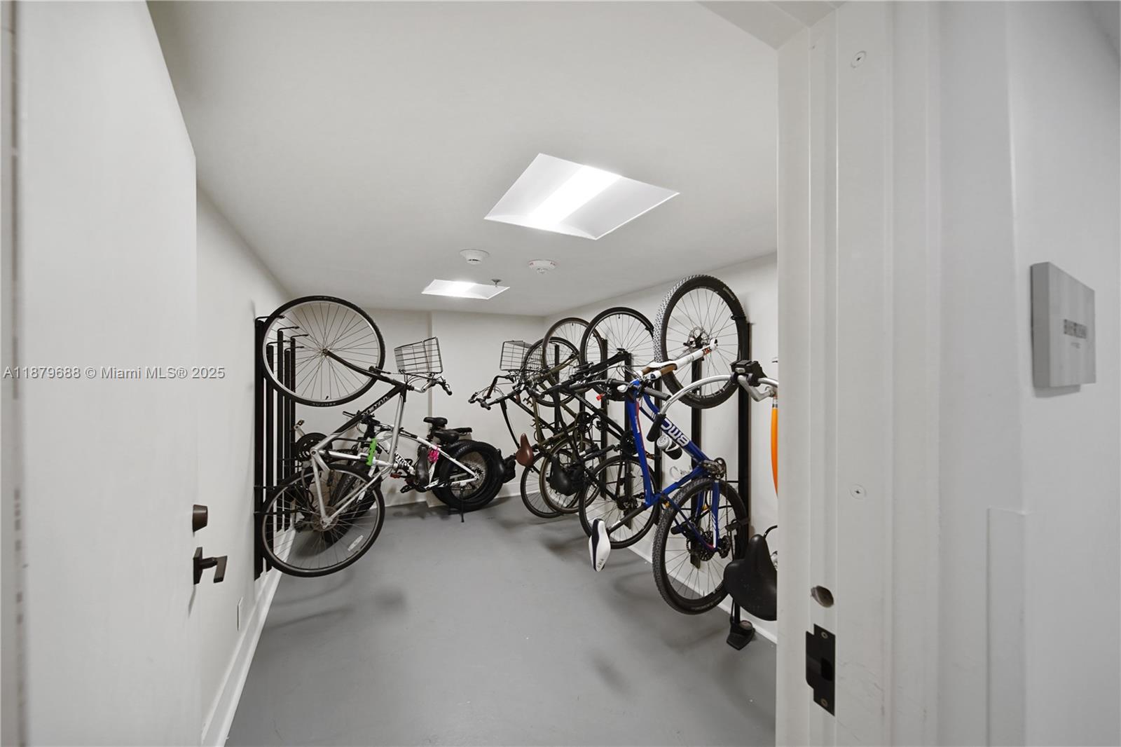 3411 Indian Creek Dr # 604