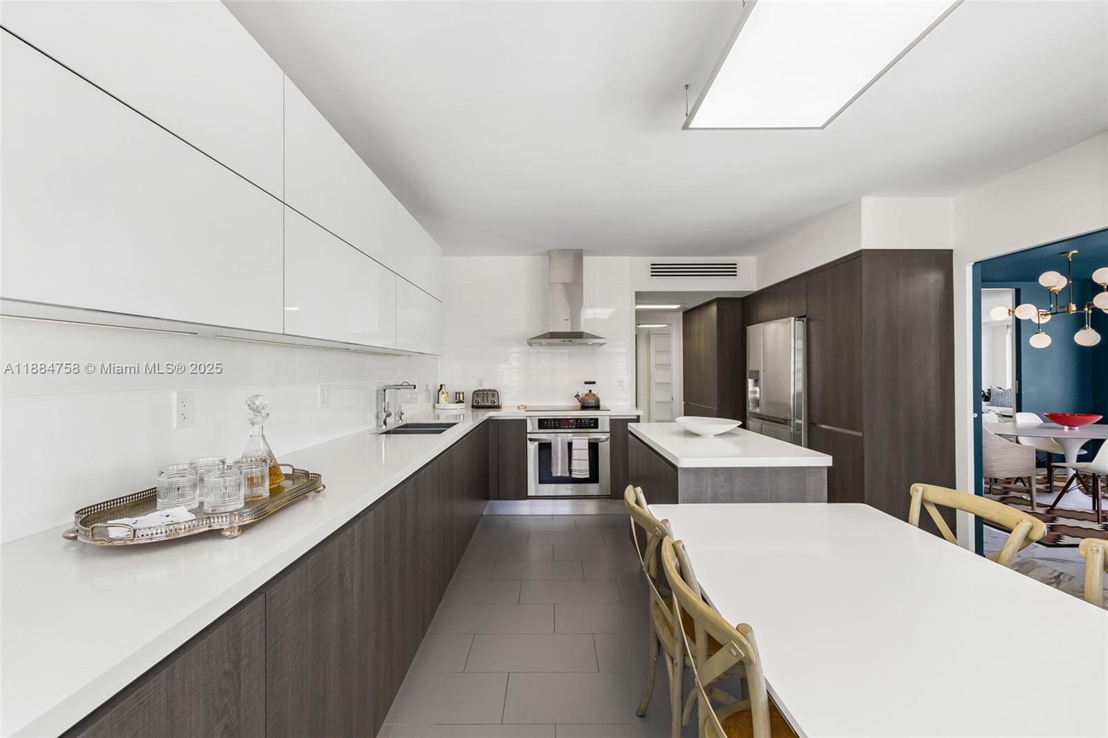 5660 Collins Ave # 8D