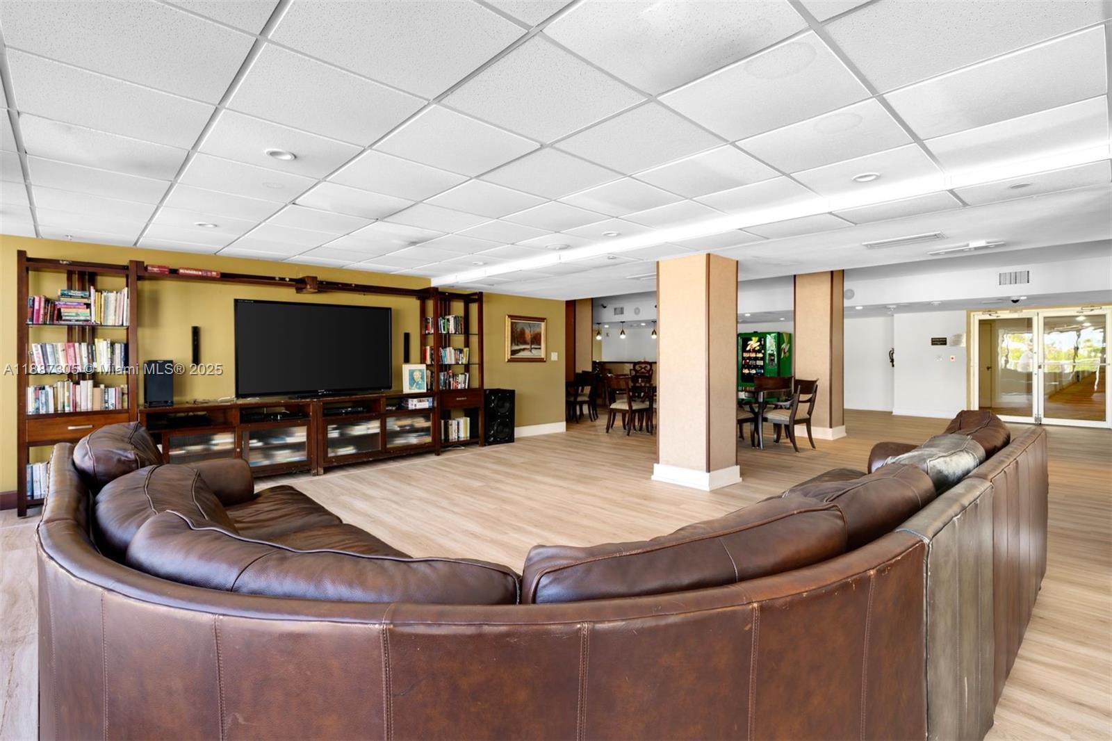 10185 Collins Ave # 519, Bal Harbour Unit: 519