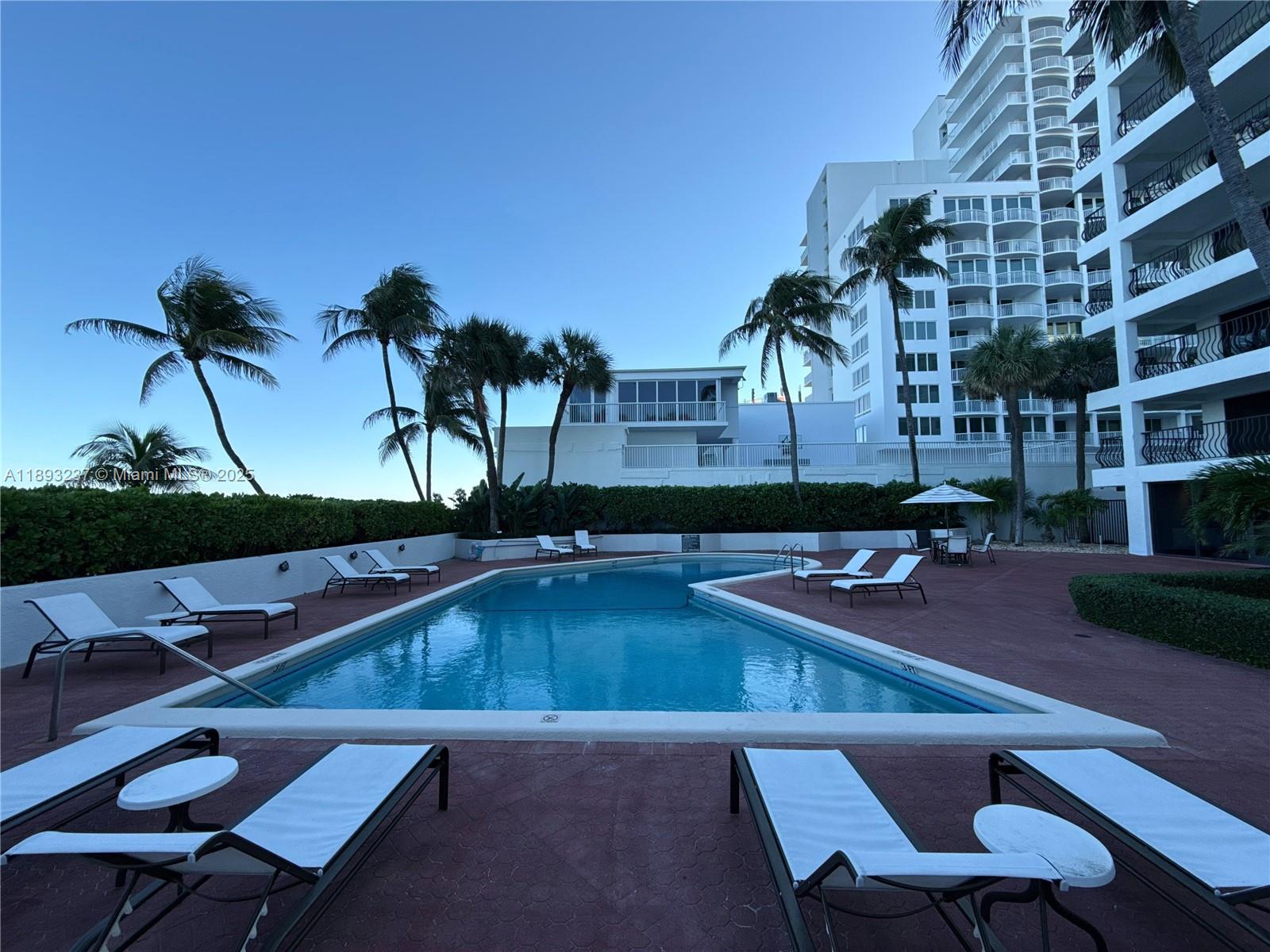 5415 Collins Ave # 304