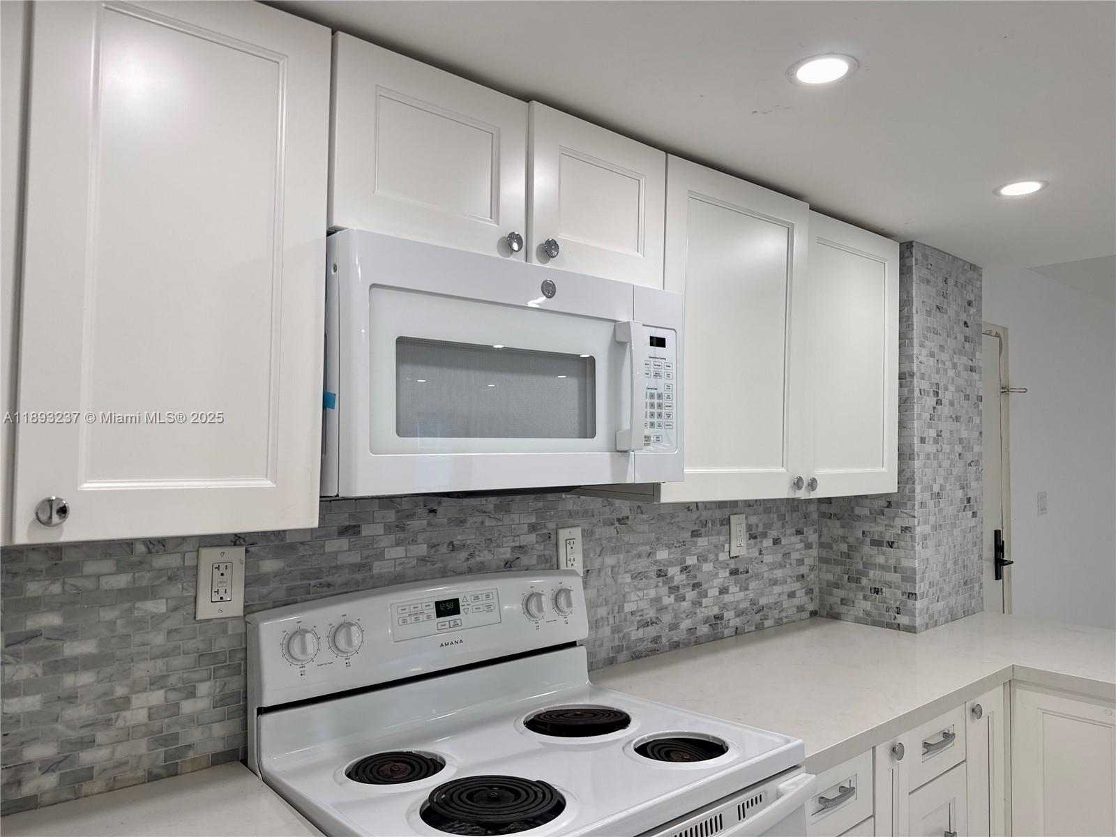 5415 Collins Ave # 304