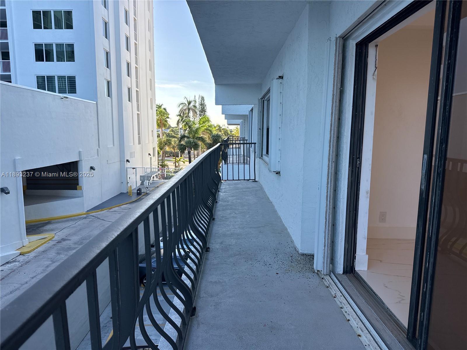 5415 Collins Ave # 304